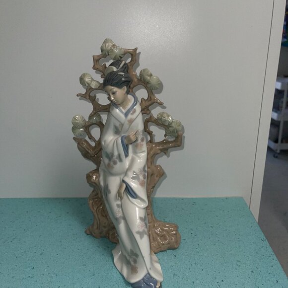 Lladro Geisha Sculpted By Vicente Martínez Porcelain Issued In 1972 Retired 1994 - Picture 15 of 16